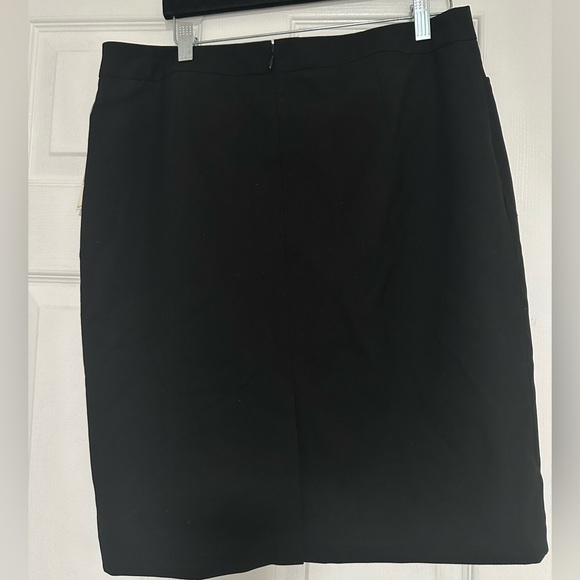 NWT Chaus Women’s Black Size 10 Pencil Skirt Originally $59 With Pockets - Picture 3 of 7